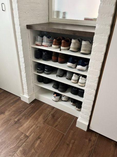 Schoenenkast in de hal Schoenenkast in de hal